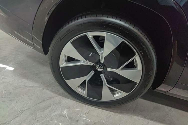 Used Volkswagen Teramont 2025 Tiguan Pro 450TSI 4Motion Crosswind Edition Right Rear Wheel Hub