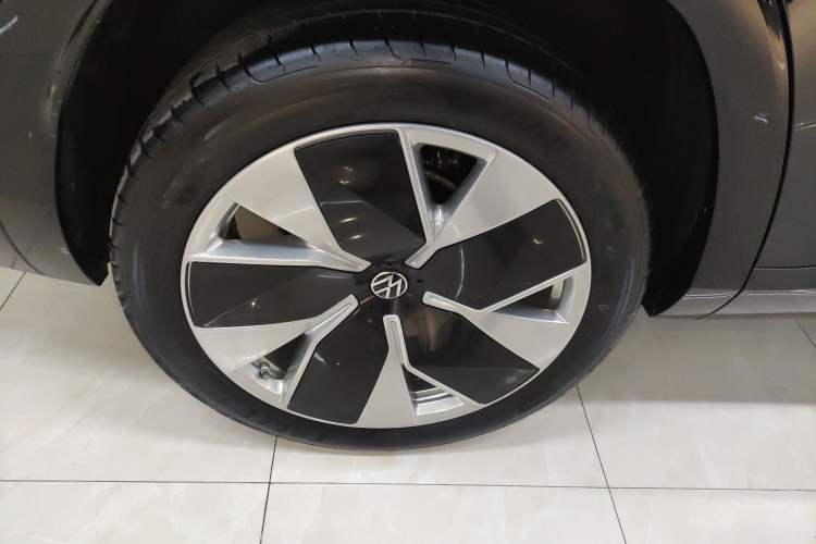 Used Volkswagen Teramont 2025 Tiguan Pro 450TSI 4Motion Crosswind Edition Right Rear Wheel Hub