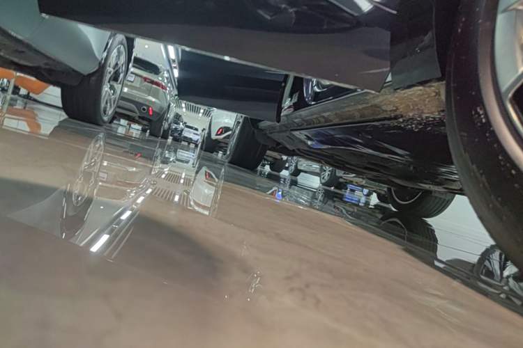 Used Volkswagen Teramont 2025 Tiguan Pro 450TSI 4Motion Crosswind Edition Right Side Sill
