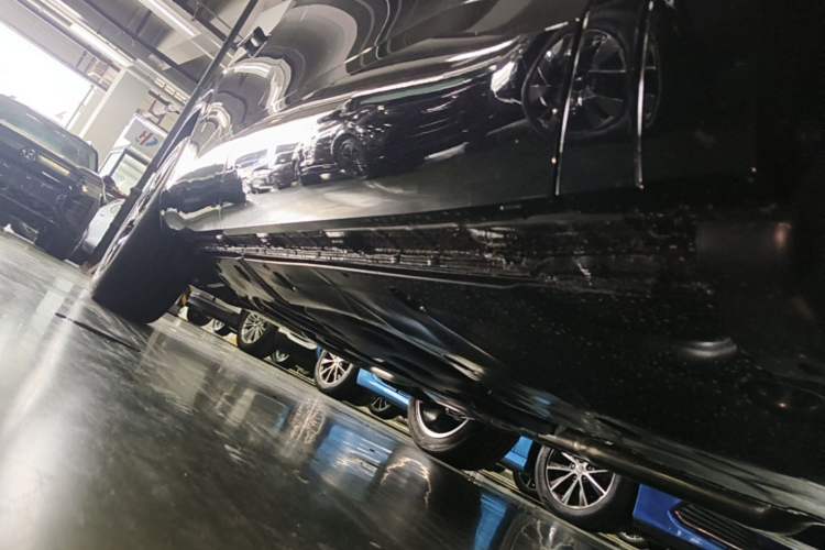 Used Volkswagen Teramont 2025 Tiguan Pro 450TSI 4Motion Crosswind Edition Right Side Sill