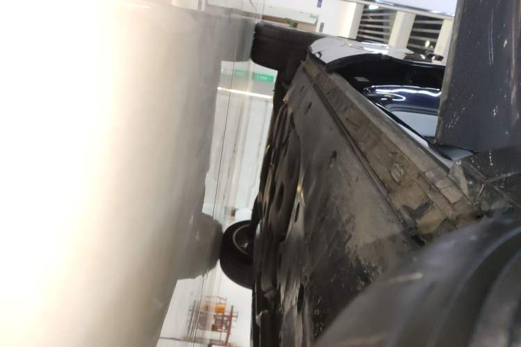 Used Volkswagen Teramont 2025 Tiguan Pro 450TSI 4Motion Crosswind Edition Right Side Sill