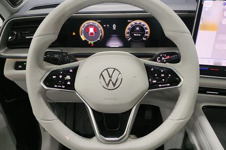 Used Volkswagen Teramont 2025 Tiguan Pro 450TSI 4Motion Crosswind Edition Steering Wheel