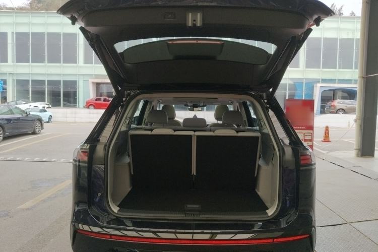 Used Volkswagen Teramont 2025 Tiguan Pro 450TSI 4Motion Crosswind Edition Trunk