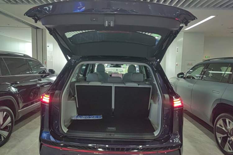 Used Volkswagen Teramont 2025 Tiguan Pro 450TSI 4Motion Crosswind Edition Trunk