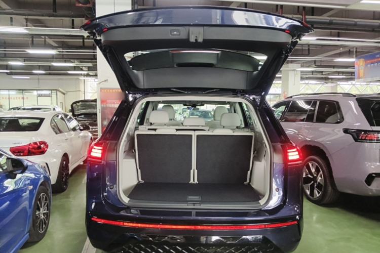 Used Volkswagen Teramont 2025 Tiguan Pro 450TSI 4Motion Crosswind Edition Trunk