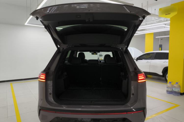 Used Volkswagen Teramont 2025 Tiguan Pro 450TSI 4Motion Crosswind Edition Trunk