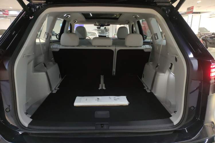 Used Volkswagen Teramont 2025 Tiguan Pro 450TSI 4Motion Crosswind Edition Trunk