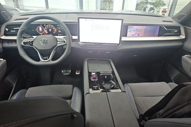 Used Volkswagen Teramont 2026 Model, Tiguan Pro 450TSI Four-Wheel Drive Summit Edition Center Console