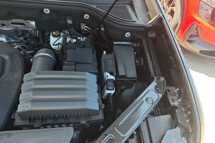 Used Volkswagen Teramont 2026 Model, Tiguan Pro 380TSI Two-Wheel Drive Cross-Country Edition Engine Bay Left