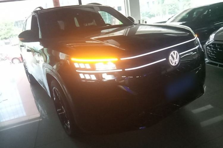 Used Volkswagen Teramont 2026 Model, Tiguan Pro 450TSI Four-Wheel Drive Summit Edition Front Right 45 Deg