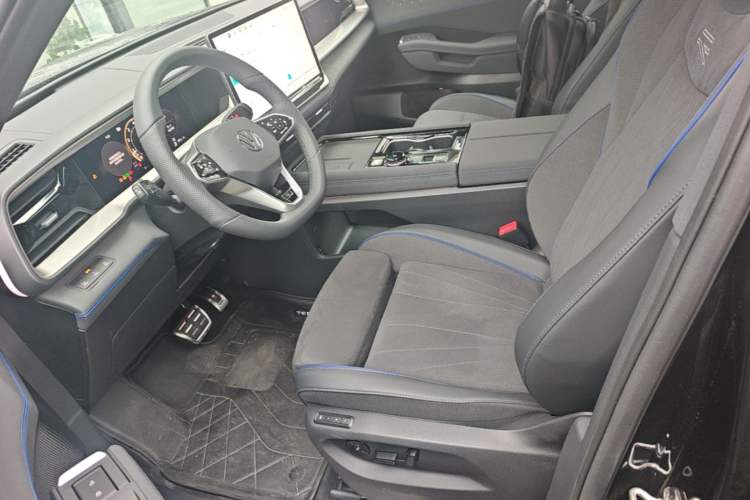 Used Volkswagen Teramont 2026 Model, Tiguan Pro 450TSI Four-Wheel Drive Summit Edition Left Front Seat