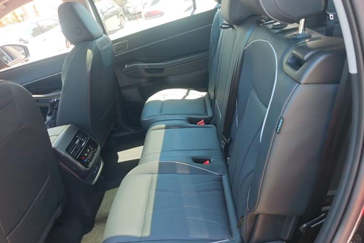 Used Volkswagen Teramont 2026 Model, Tiguan Pro 380TSI Two-Wheel Drive Cross-Country Edition Left Rear Seat