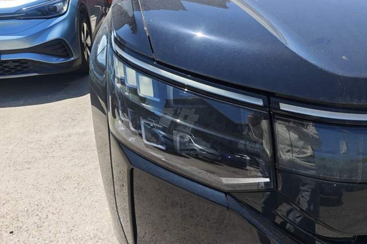 Used Volkswagen Teramont 2026 Model, Tiguan Pro 380TSI Two-Wheel Drive Cross-Country Edition Right Front Headlight