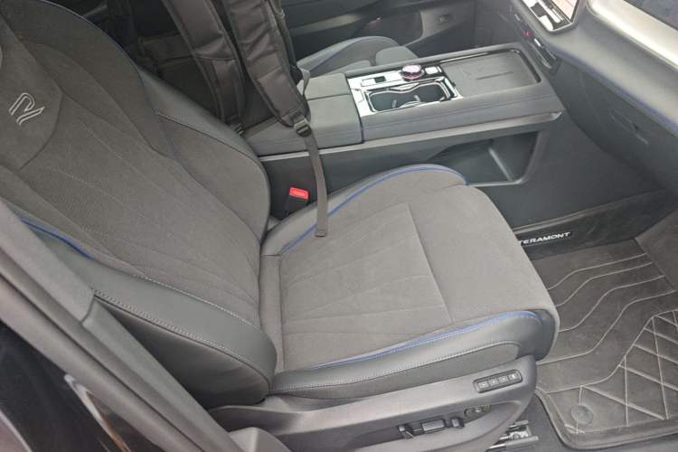 Used Volkswagen Teramont 2026 Model, Tiguan Pro 450TSI Four-Wheel Drive Summit Edition Right Front Seat