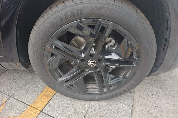 Used Volkswagen Teramont 2026 Model, Tiguan Pro 450TSI Four-Wheel Drive Summit Edition Right Rear Wheel Hub