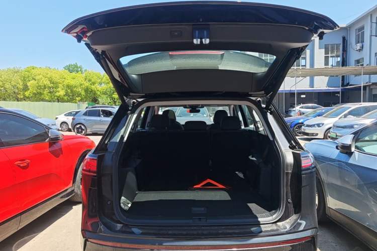 Used Volkswagen Teramont 2026 Model, Tiguan Pro 380TSI Two-Wheel Drive Cross-Country Edition Trunk