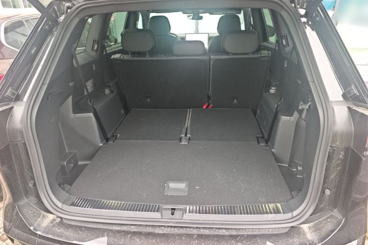 Used Volkswagen Teramont 2026 Model, Tiguan Pro 450TSI Four-Wheel Drive Summit Edition Trunk