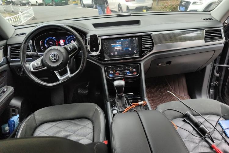 Used Volkswagen Teramont X 2019 330TSI Two-Wheel-Drive Prestige Luxury Edition Center Console