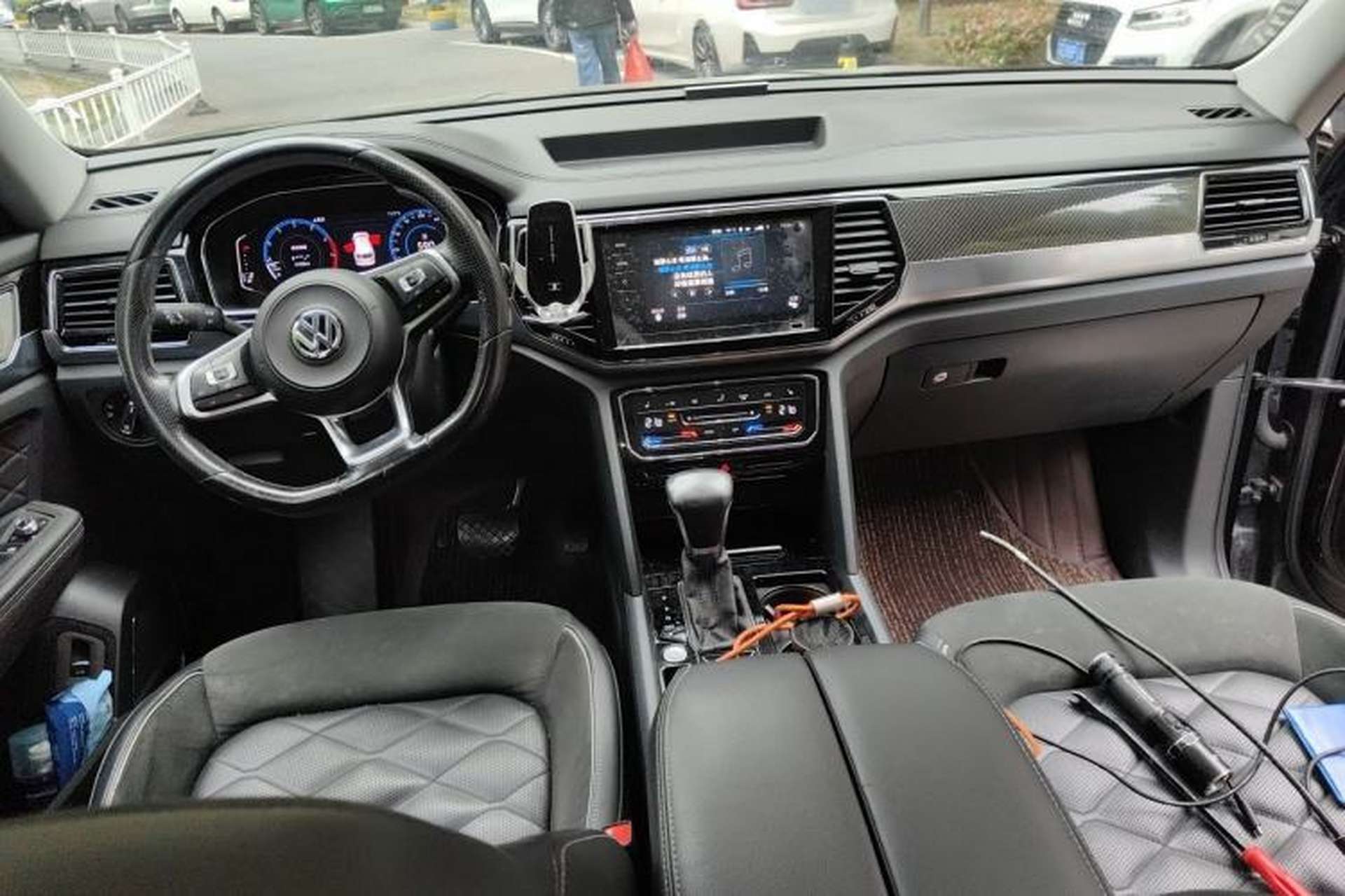 Used Volkswagen Teramont X 2019 330TSI Two-Wheel-Drive Prestige Luxury Edition Center Console