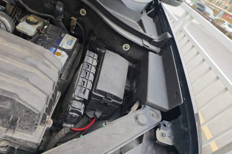 Used Volkswagen Teramont X 2019 330TSI Two-Wheel-Drive Luxury Edition Engine Bay Left