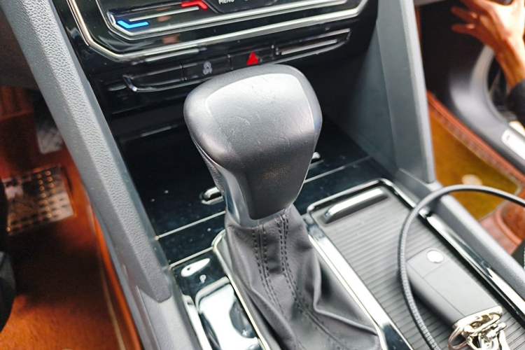Used Volkswagen Teramont X 2019 330TSI Two-Wheel-Drive Luxury Edition Gear Lever