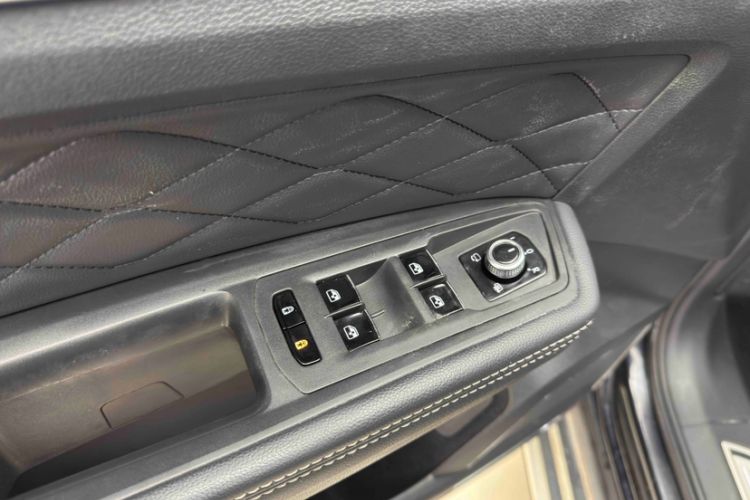 Used Volkswagen Teramont X 2019 330TSI Two-Wheel-Drive Prestige Luxury Edition Interior 9