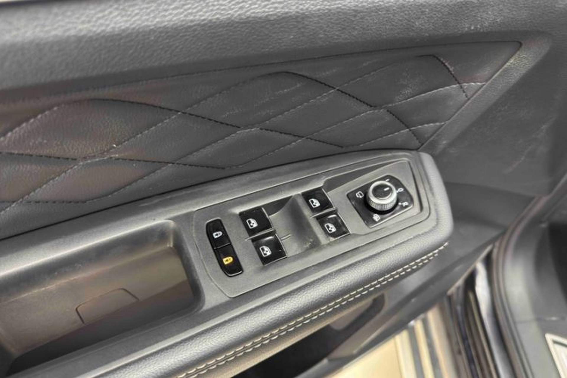 Used Volkswagen Teramont X 2019 330TSI Two-Wheel-Drive Prestige Luxury Edition Interior 9