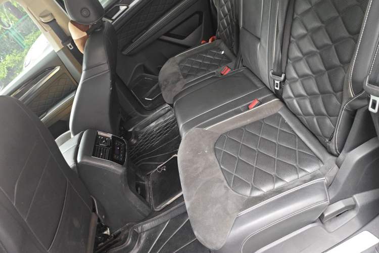 Used Volkswagen Teramont X 2019 330TSI Two-Wheel-Drive Prestige Luxury Edition Left Rear Seat
