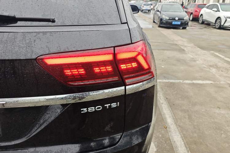 Used Volkswagen Teramont X 2019 380TSI Four-Wheel Drive Prestige Luxury Edition Right Rear Taillight