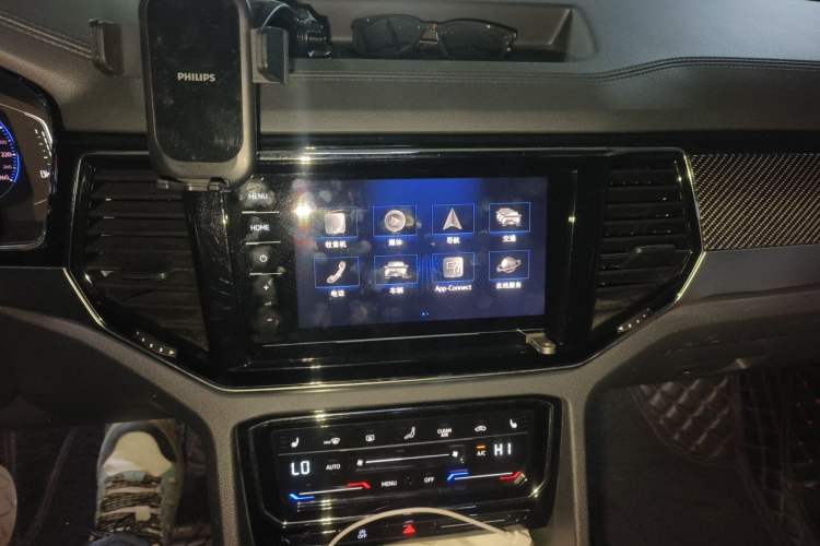 Used Volkswagen Teramont X 2019 330TSI Two-Wheel-Drive Prestige Luxury Edition Audio And AC Panel