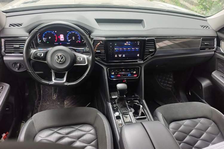 Used Volkswagen Teramont X 2019 330TSI Two-Wheel-Drive Prestige Luxury Edition Center Console