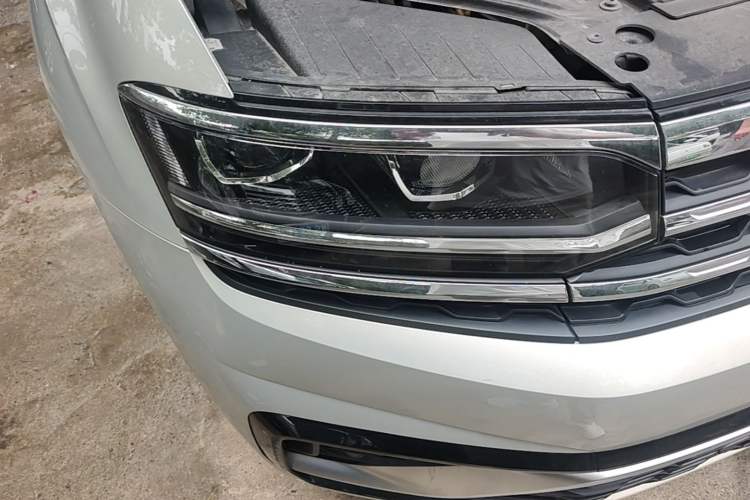 Used Volkswagen Teramont X 2019 330TSI Two-Wheel-Drive Prestige Luxury Edition Right Front Headlight