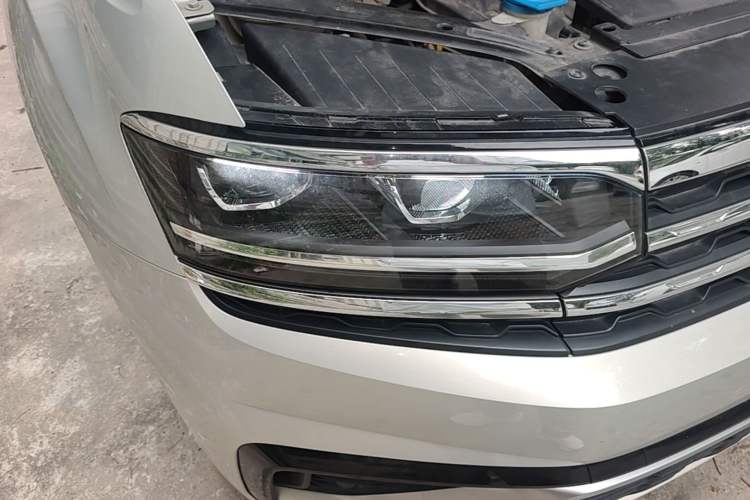Used Volkswagen Teramont X 2019 330TSI Two-Wheel-Drive Prestige Luxury Edition Right Front Headlight