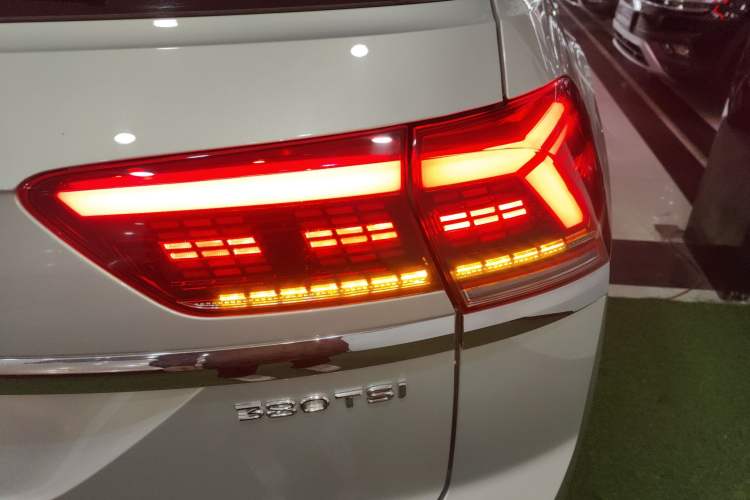 Used Volkswagen Teramont X 2019 380TSI Four-Wheel Drive Prestige Luxury Edition Right Rear Taillight