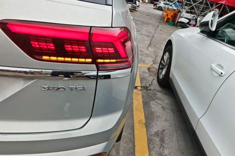 Used Volkswagen Teramont X 2019 380TSI Four-Wheel Drive Prestige Luxury Edition Right Rear Taillight