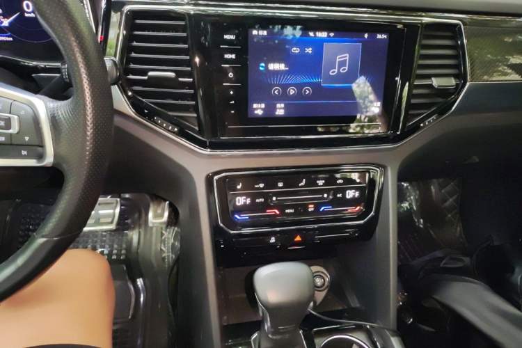 Used Volkswagen Teramont X 2019 530 V6 Four-Wheel Drive Prestige Luxury Edition Audio And AC Panel