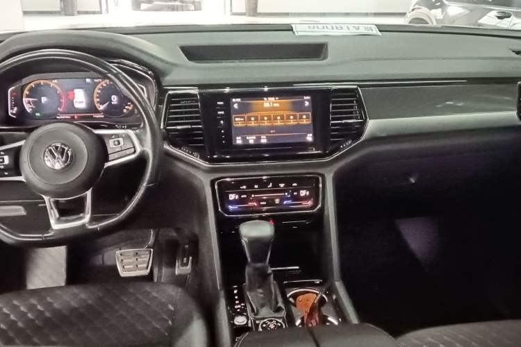 Used Volkswagen Teramont X 2019 380TSI Four-Wheel Drive Luxury Edition Audio And AC Panel