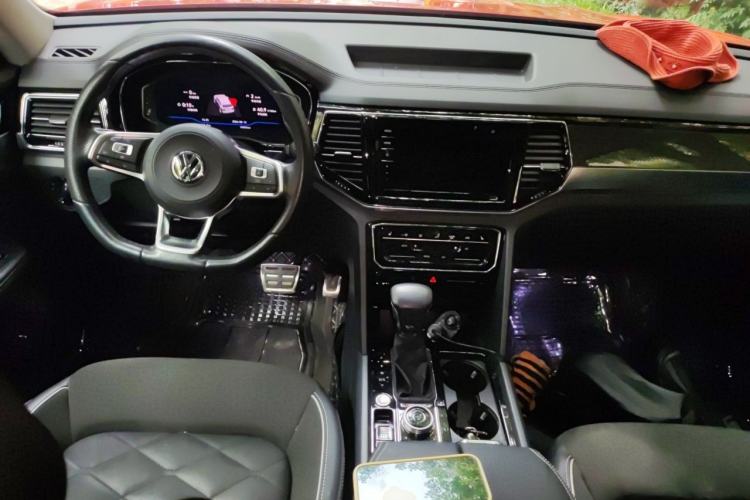 Used Volkswagen Teramont X 2019 530 V6 Four-Wheel Drive Prestige Luxury Edition Center Console