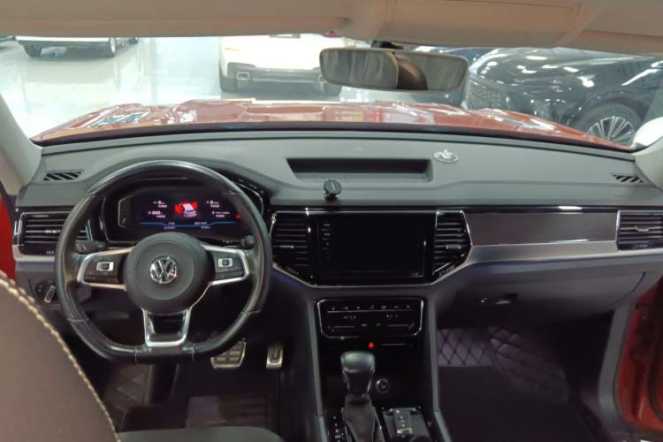 Used Volkswagen Teramont X 2019 530 V6 Four-Wheel Drive Prestige Luxury Edition Center Console