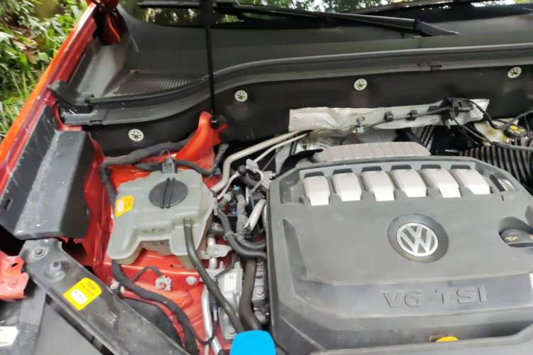 Used Volkswagen Teramont X 2019 530 V6 Four-Wheel Drive Prestige Luxury Edition Engine Bay Right