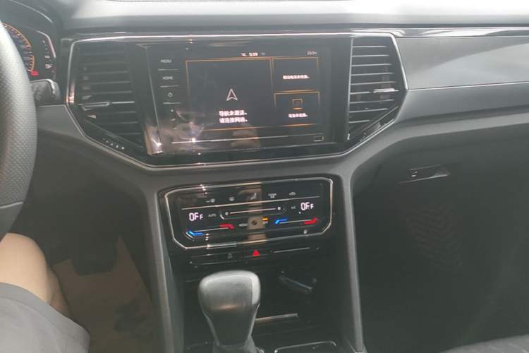 Used Volkswagen Teramont X 2020 Facelifted 330TSI Two-Wheel-Drive Luxury Edition Audio And AC Panel