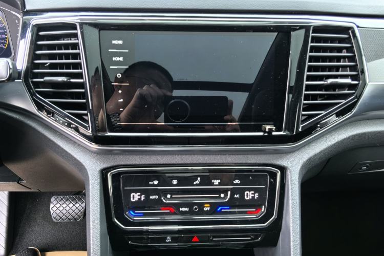 Used Volkswagen Teramont X 2020 Facelifted 330TSI Two-Wheel-Drive Luxury Edition Audio And AC Panel