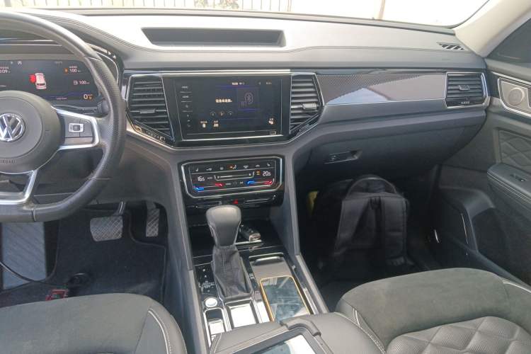 Used Volkswagen Teramont X 2020 330TSI Two-Wheel-Drive Prestige Luxury Edition Audio And AC Panel