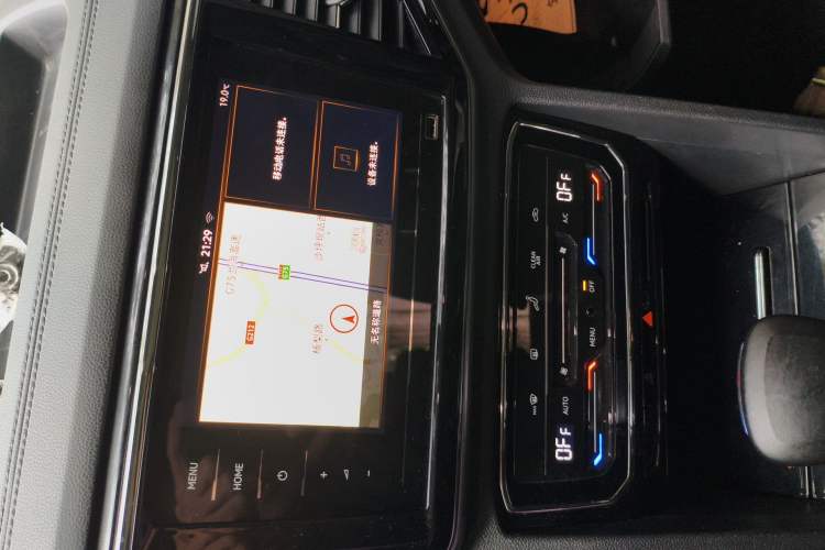 Used Volkswagen Teramont X 2020 Facelifted 330TSI Two-Wheel-Drive Luxury Edition Audio And AC Panel