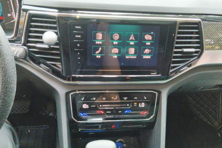 Used Volkswagen Teramont X 2020 330TSI Two-Wheel-Drive Prestige Luxury Edition Audio And AC Panel