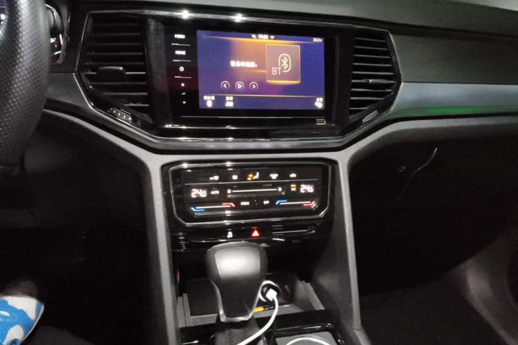 Used Volkswagen Teramont X 2020 Facelifted 330TSI Two-Wheel-Drive Luxury Edition Audio And AC Panel