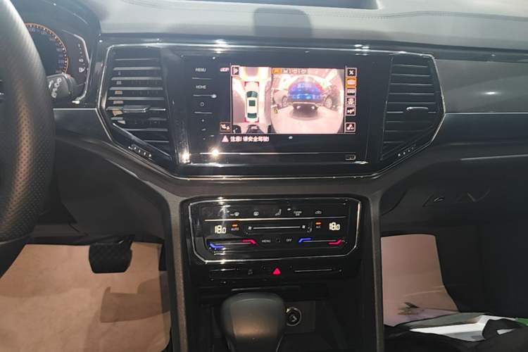 Used Volkswagen Teramont X 2020 Facelifted 330TSI Two-Wheel-Drive Luxury Edition Audio And AC Panel