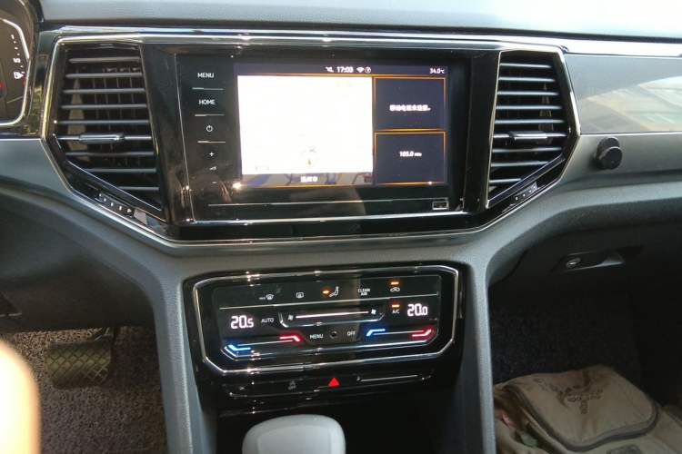 Used Volkswagen Teramont X 2020 Facelifted 330TSI Two-Wheel-Drive Luxury Edition Audio And AC Panel