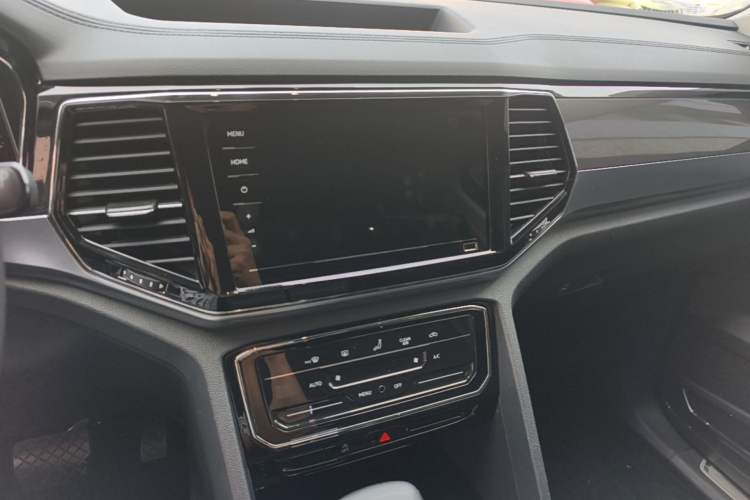 Used Volkswagen Teramont X 2020 Facelifted 330TSI Two-Wheel-Drive Luxury Edition Audio And AC Panel