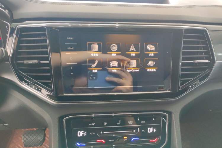 Used Volkswagen Teramont X 2020 Facelifted 330TSI Two-Wheel-Drive Luxury Edition Audio And AC Panel